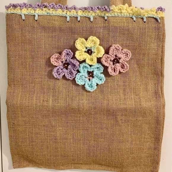 Hand Crafted Burlap straw top handle wicker Tote Bag  with Crochet Flower Detail - Picture 13 of 13